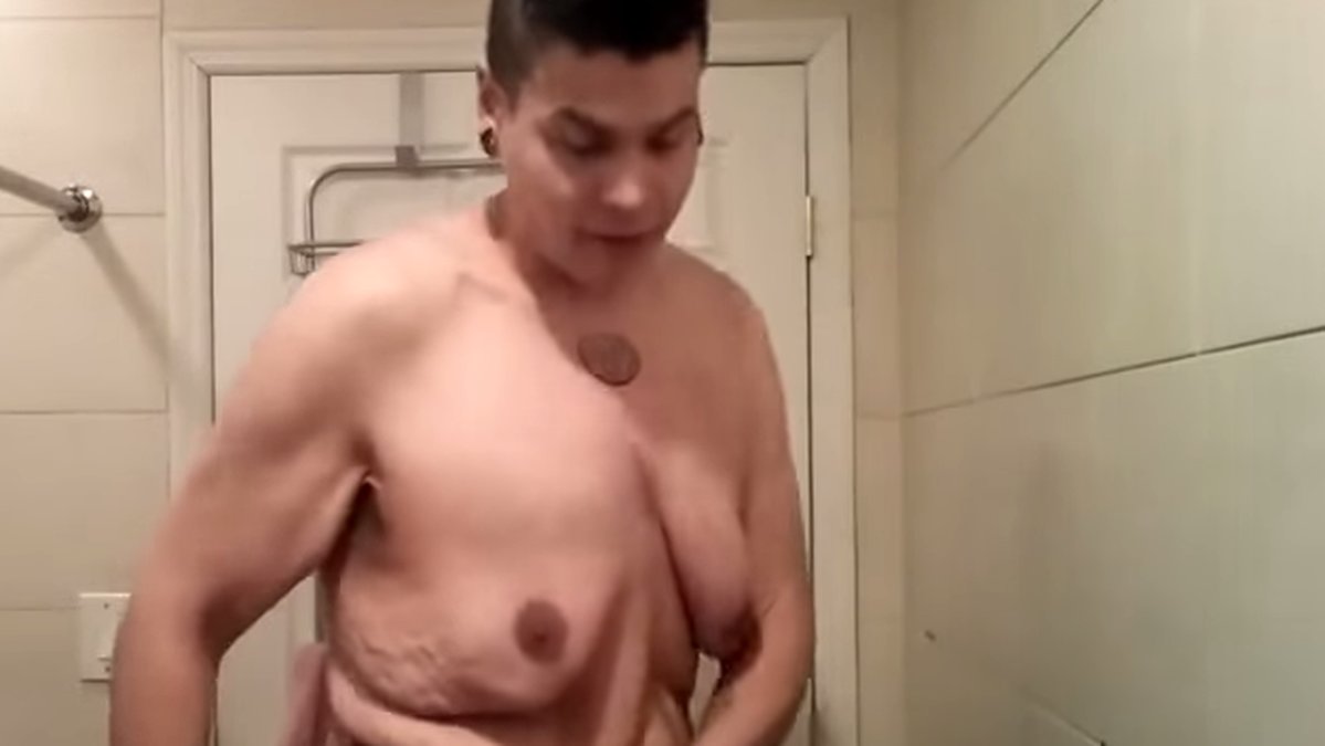 Matt Diaz valde att visa upp sin kropp på sin Youtubekanal. 